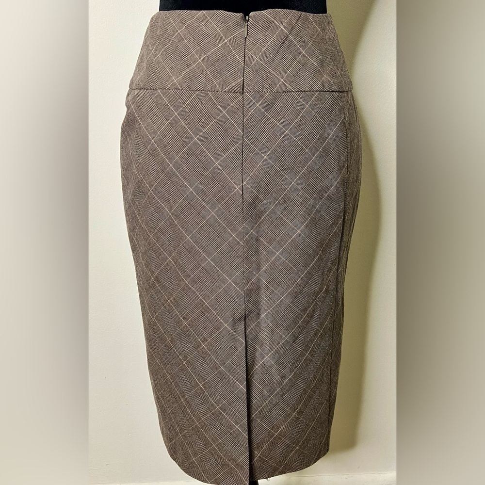 Ye Ye brown plaid pencil skirt. Fully lined. Zipper closure. Size small. EUC - Picture 3 of 7